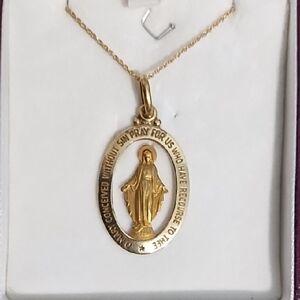 Gold Pendant Necklace